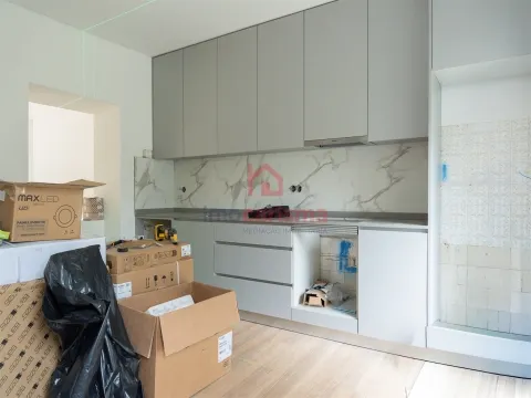 Moradia T3 Remodelada em Fase Final de Acabamentos em Vila das Aves, Santo Tirso