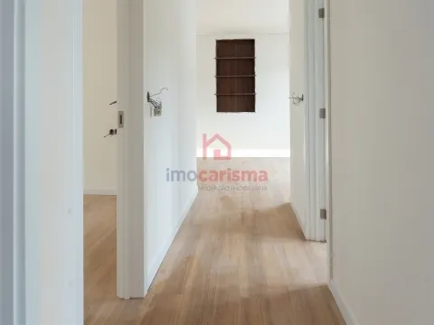 Moradia T3 Remodelada em Fase Final de Acabamentos em Vila das Aves, Santo Tirso