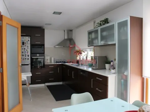 Moradia em Banda T3 em Vila das Aves, Santo Tirso