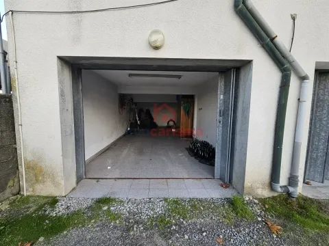 Garagem fechada com 32m2 para venda em São Salvador do Campo, Santo Tirso