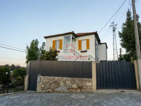 Moradia T3 convertida em T1 em Rebordões, Santo Tirso