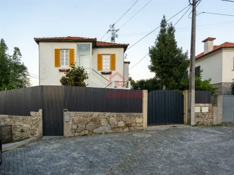 Moradia T3 convertida em T1 em Rebordões, Santo Tirso