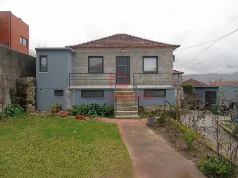 Moradia T3 Remodelada em Vila das Aves, Santo Tirso