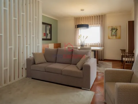 Moradia T4 transformada em T5 em Sanfins de Ferreira, Paços de Ferreira