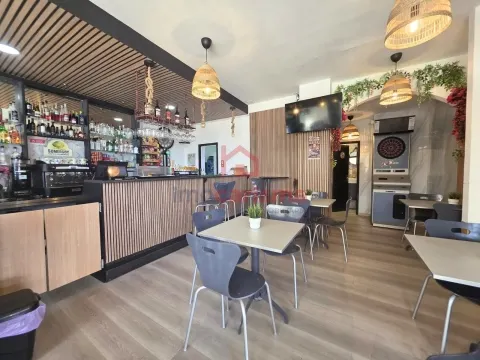 Trespasse "Café Naum" em frente à praia em Aver-o-Mar, Póvoa de Varzim 