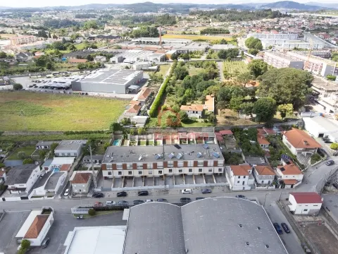 Moradia em Banda T3 em Vila das Aves, Santo Tirso
