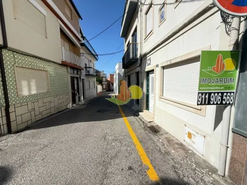 Moradia T4 com garagem junto às Muralhas de Buarcos!