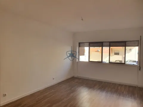 Apartamento T2, R/C, Remodelado - Saldanha, Montijo