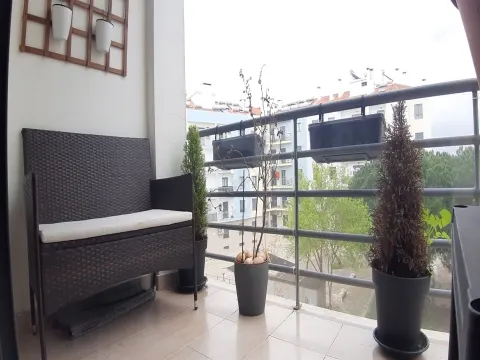 Apartamento T3 Semi Mobilado e Equipado p/ arrendamento