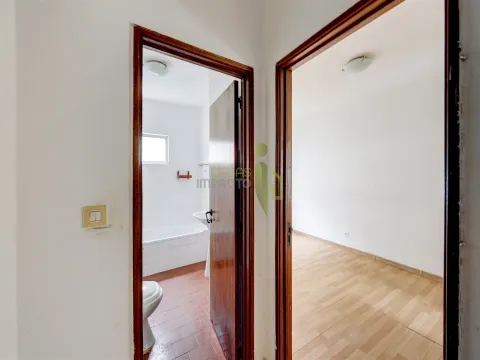 Apartamento T1 em Rio de Mouro