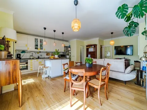 T2 Ermesinde with Garage and Fireplace – Renovated
