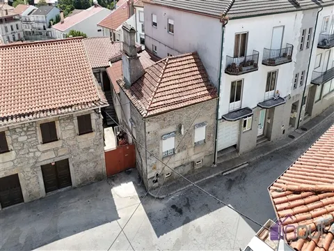 Moradia Geminada T4