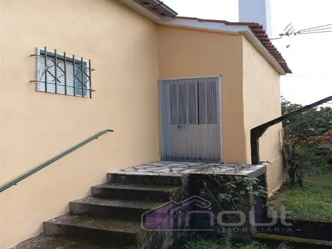 Moradia Térrea com Quintal Generoso em Aldeia de Santa Margarida Refúgio tranquilo com vista para