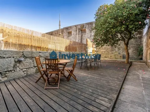 Heritage Building Near Campo 24 De Agosto With Airbnb Licence