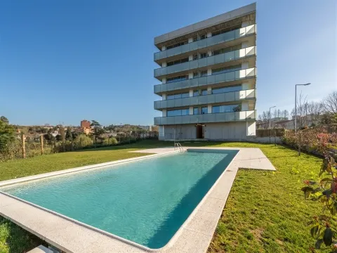 3 Bedroom Apartment with Balcony, Swimming Pool, 2 Parking Spaces - Gaia Hills