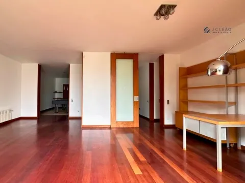 Moradia T4 com piscina