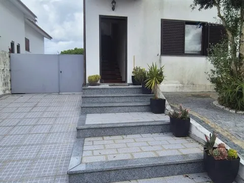 Andar Moradia T3, entrada independente em Paço de Sousa