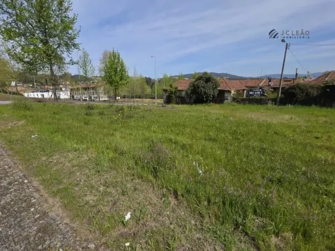 Lote de Terreno urbano c/ 906.7m2 para construção no Centro de Paredes