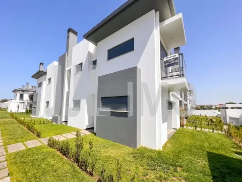 Moradia em Banda T3+1