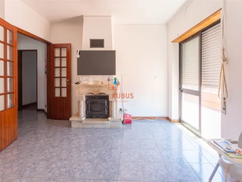Apartamento T3 com Terraço, em Alcanena (Vila Moreira)