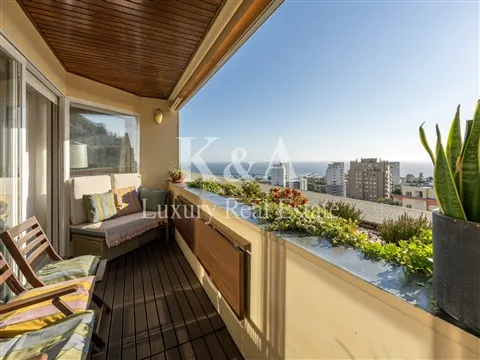 Apartamento T5 na Foz com vistas de rio e mar.