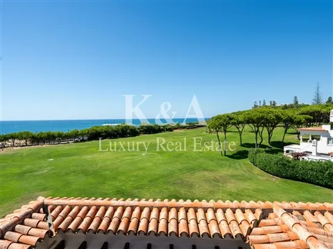 Penthouse apartment with magnificent panoramic sea views in Dunas Douradas, Algarve.