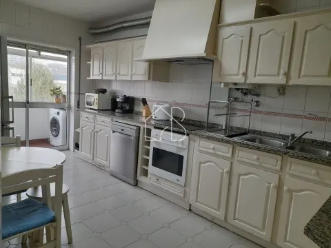 Apartamento T4 com garagem Braga