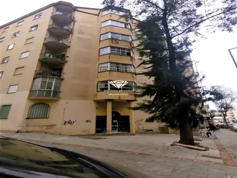 T2 Transformado em T3 | Cozinha Nova | Elevador | Arrecadação | Tapada das Mercês