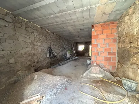 Moradia com Quintal em Construção – Personalize a Casa dos Seus Sonhos em Alcains