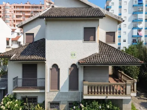 Fantástica Moradia Isolada V6, em plena Avenida das Palmeiras