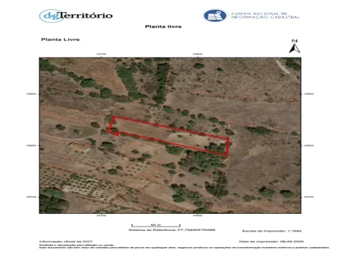 Ferme de 3 250 m² avec dépendance de 36 m² – à 10 minutes de Castelo Branco