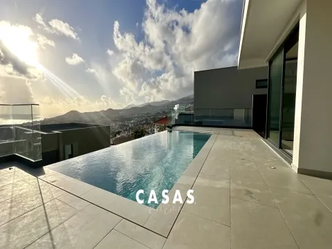 Moradia T3 com piscina e vista sobre o Funchal
