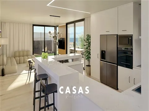  Moradia Geminada com 3 Suítes, Piscina privada, ar-condicionado e garagem para 2 viaturas.