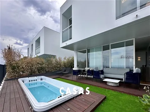 Moradia Geminada de LUXO - MOBILADA com PISCINA | São Martinho, Funchal
