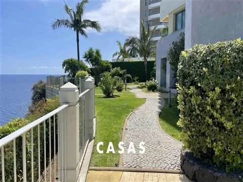 Apartamento T2 de excelência com vistas deslumbrantes sobre o mar e a baía do Funchal