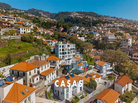 Moradia Contemporânea T3 com Vista Mar, Jardim e 2 Estacionamentos | Funchal