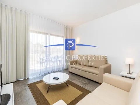 Apartamentos de dois quartos bem decorados