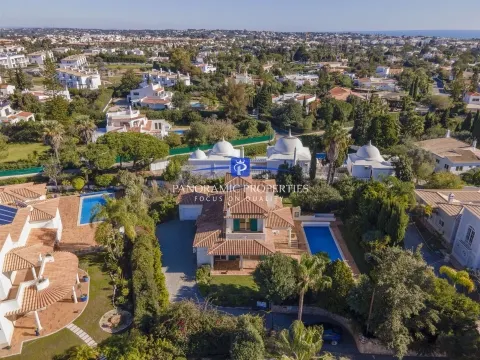 EXCLUSIVO PANORAMIC PROPERTIES! Encantadora e elegante moradia com 3 quartos