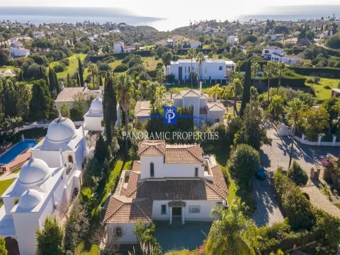 EXCLUSIVO PANORAMIC PROPERTIES! Encantadora e elegante moradia com 3 quartos