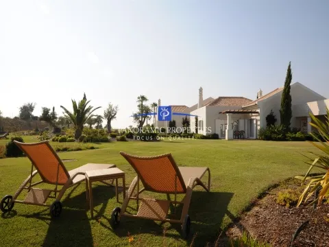 EXCLUSIVO! Apartamento de luxo com 2 quartos num resort de 5 estrelas perto de Carvoeiro.