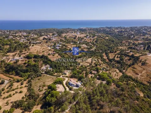 Exceptional 4 +1 bedroom villa with pool