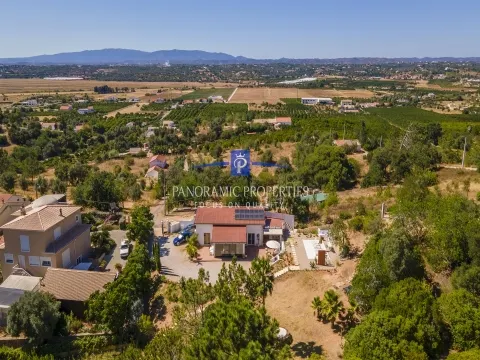  Atraente moradia T2 + 2 recentemente renovada