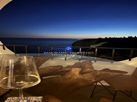 Execional apartamento T3, com vistas mar.