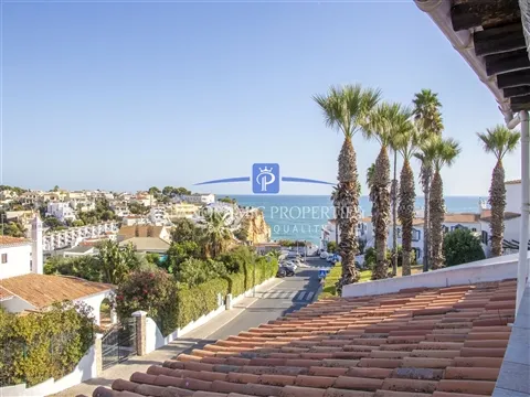 Beautifully Appointed Two-Bedroom Apartment with Sea Views in Monte Carvoeiro