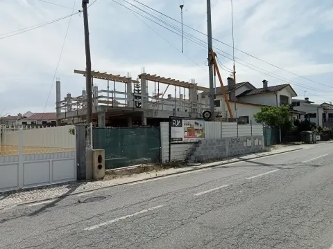 Moradia T4 Geminada em Fragosela, Viseu