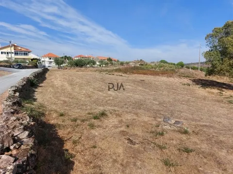 Terreno com viabilidade construtiva em Vila Ruiva, Fornos de Algodres