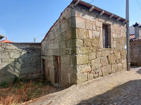 Moradia para reconstruir em Fundões, Mangualde