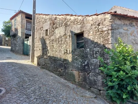 Moradia para reconstruir em Fundões, Mangualde