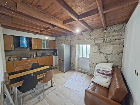 Moradia T2 em Lamas, Castro Daire