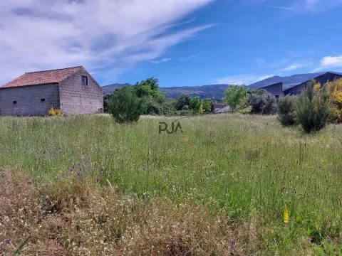 Terreno com viabilidade de construção em Vila Cortês